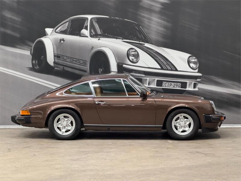 1977 Porsche 911 [Empty]